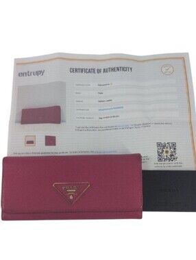 Prada Saffiano Wallet In Great Condition !